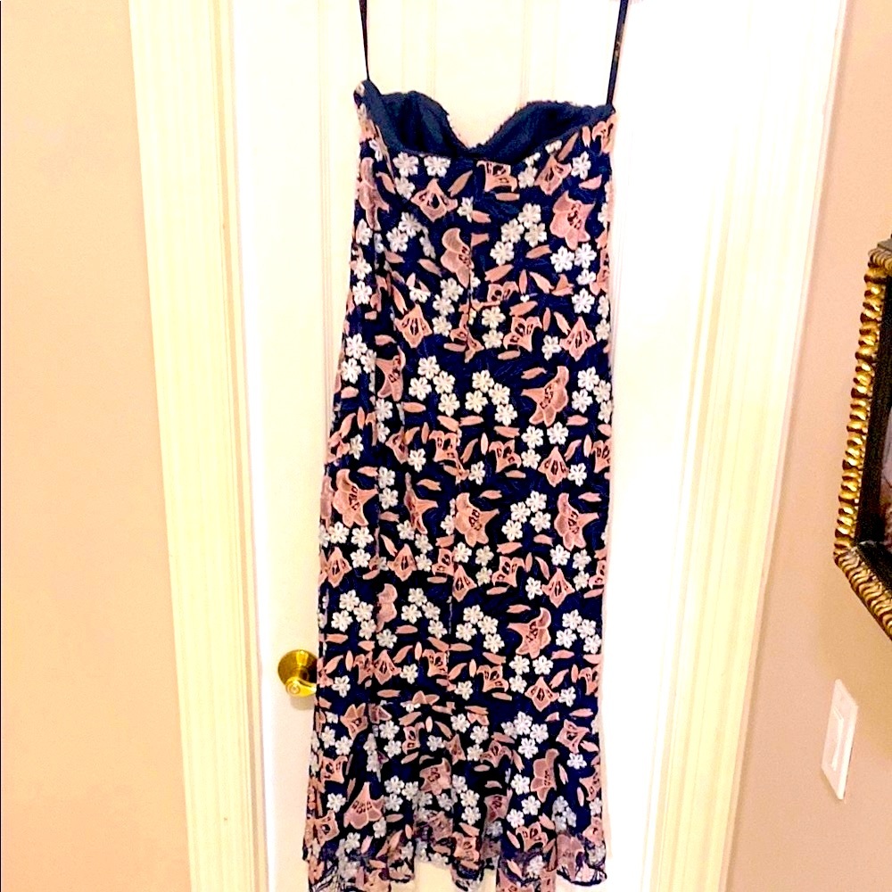 CHIC GORGEOUS DETAILED LACE STRAPLESS DRESS;MIDI;Fully Lined;Size 8💗;Worn Once - Picture 12 of 16
